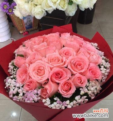 一束芳香四溢的爱意 33朵粉玫瑰的花语
