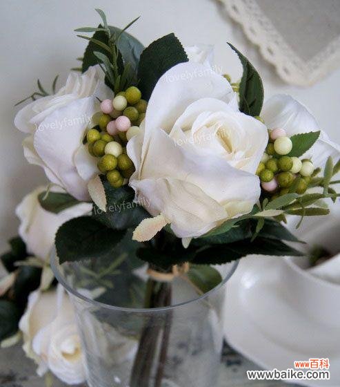 探寻白色玫瑰花所蕴含的深意 白色玫瑰花的意义与象征——纯洁与无暇的象征