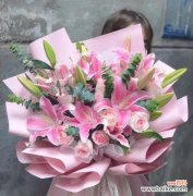 倾诉爱意 粉色百合花语的浪漫意义