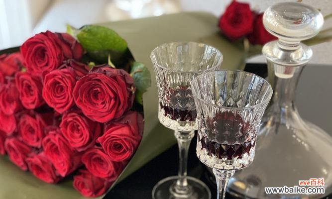 用花语传达对生日的祝福 花语寄语生日快乐——以康乃馨为主题的花语解读