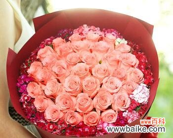 传递爱与关怀的神奇数字 玫瑰33朵的深刻意义