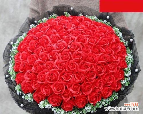 用花语传递真挚情感 玫瑰花的寓意与象征