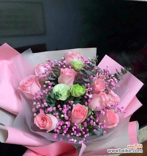 以花语传递真挚情感的不二之选 送男朋友的最佳花卉选择