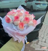 探寻男性用8朵玫瑰传递的情感和心意 男人送女人8朵玫瑰的寓意及象征意义