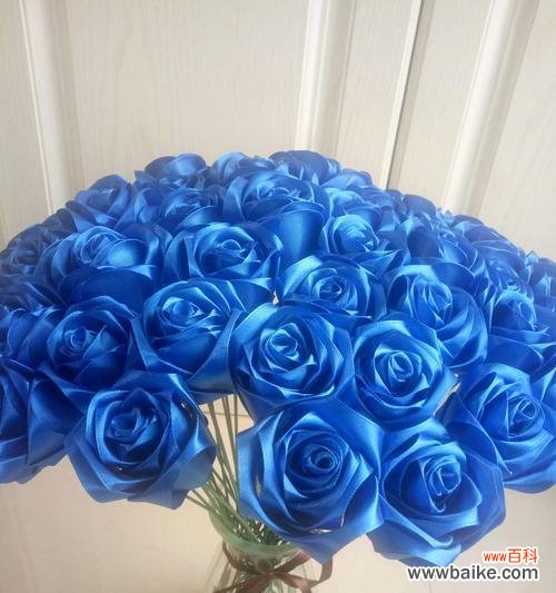 解读蓝色玫瑰的神秘魅力 蓝色玫瑰的花语与象征意义